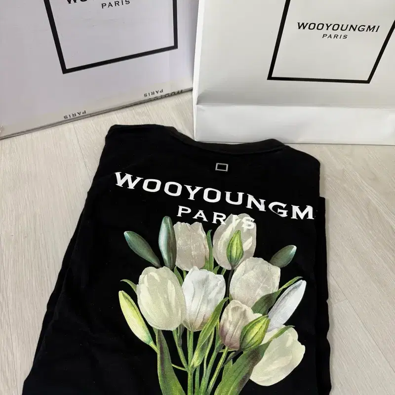 우영미 블랙 플라워 프린팅 반팔 52size