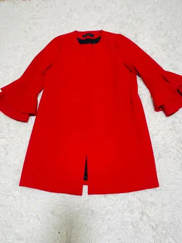 ZARA 빨간색 프릴 슬리브 노카라 코트 사이즈 L
