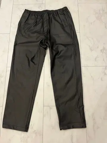 b.c stock 인조 가죽 테이퍼드 스트레이트 팬츠