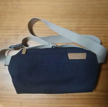 벨로이 미니 슬링 Bellroy Mini Sling Bag 차콜
