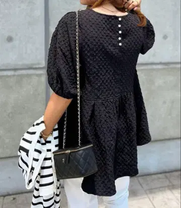 에마 테일러 페플럼 자카드 블라우스 펄 버튼 플레어 블랙 F