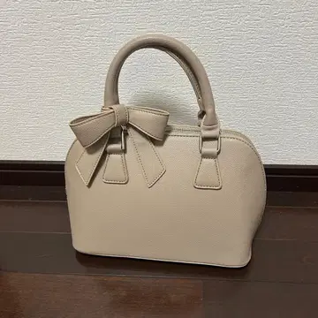 베이지 리본 포함 핸드백