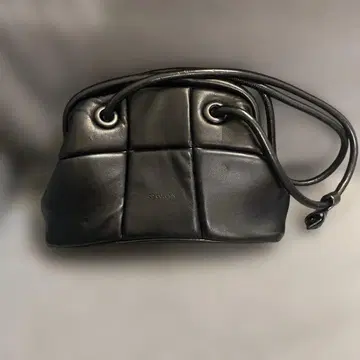 블랙 가죽 퀼팅 숄더백