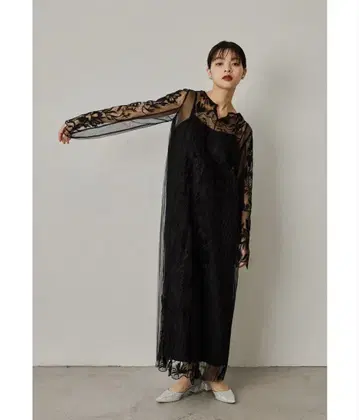 niana 에스닉 사이드 플리츠 드레스