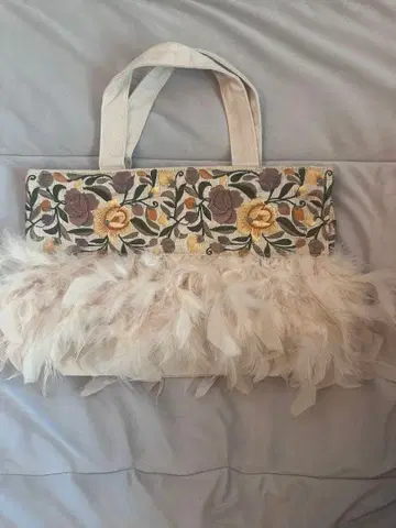 사하바이 리 꽃무늬 자수 페더 토트백