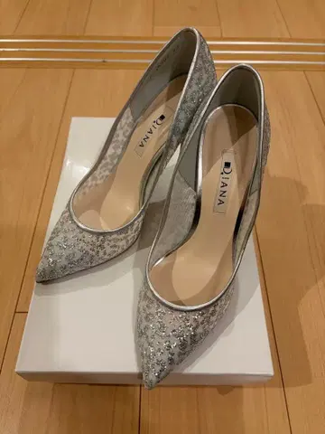 DIANA 실버 글리터 하이힐