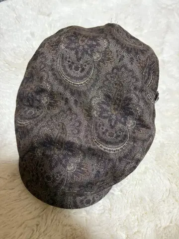 브라운 계열 페이즐리 무늬 헌팅모