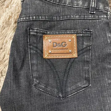 갸루 필견! 초귀여운 D&G 타이트핏 블랙 데님