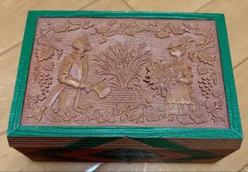 귀를 기울이면 바론과 루이즈의 쥬얼리 박스