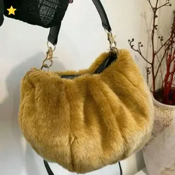 퍼 숄더백 브라운 캐주얼 엘레강트 복슬복슬 가을 겨울 코디