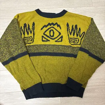 올리브 그린 니트 스웨터 눈과 손 디자인