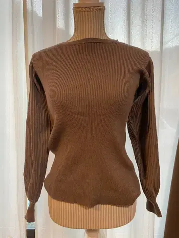 브라운 리브 니트 긴팔