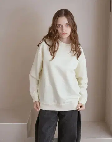 미사용 새상품 PINUE 컷오프 맨투맨