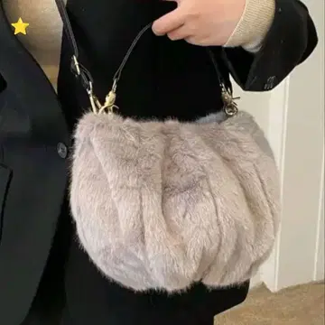 퍼 숄더백 그레이 캐주얼 엘레강트 가을 겨울 코디 복슬복슬