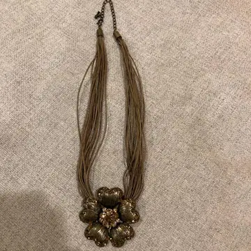 플라워 모티브 메탈 목걸이