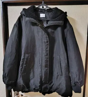 LOWRYS FARM 후드 부착 블랙 자켓