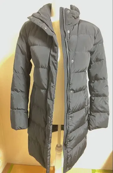 블랙 다운 코트 후드 부착