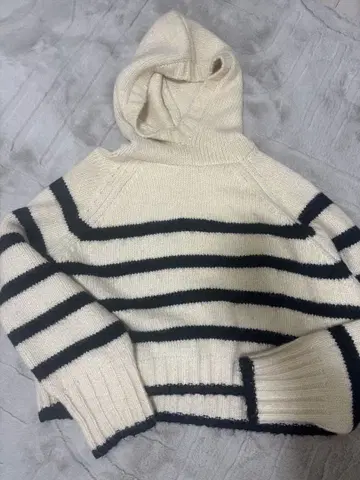 ZARA 스트라이프 패턴 울 혼방 스웨터