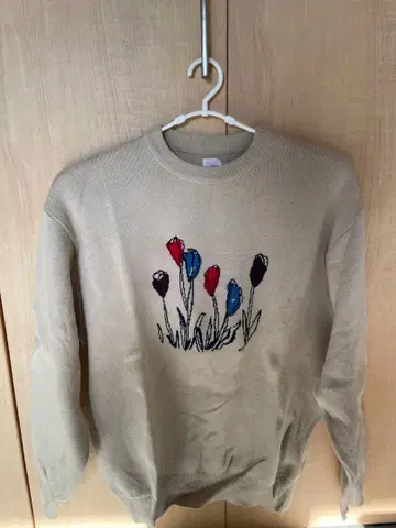 ciatre 베이지 꽃무늬 자수 긴팔 니트