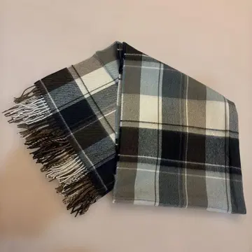 그레이 계열 체크 머플러