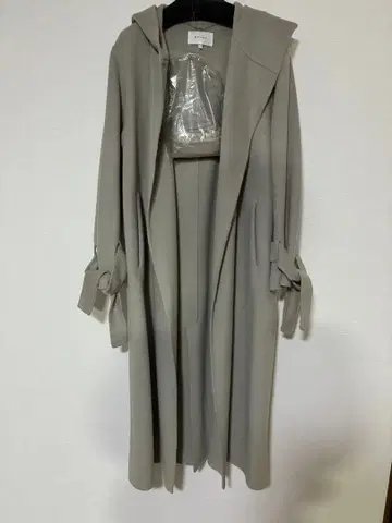 BEIGE, 울 롱 코트/후드 부착