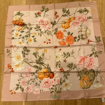 Salvatore Ferragamo 꽃무늬 스카프