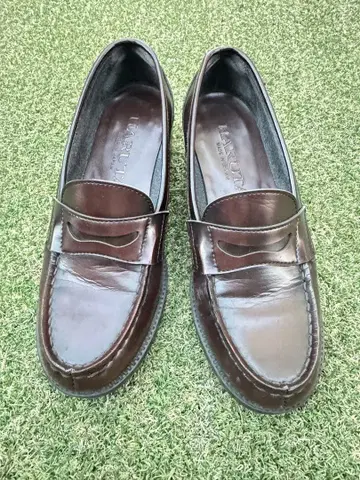 HARUTA 다크 브라운 가죽 로퍼 중간 힐