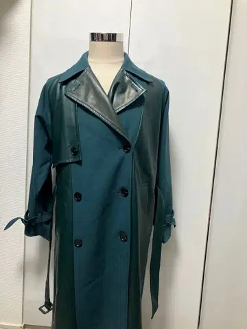 HARE 하레 인조 가죽 절개 코트 그린