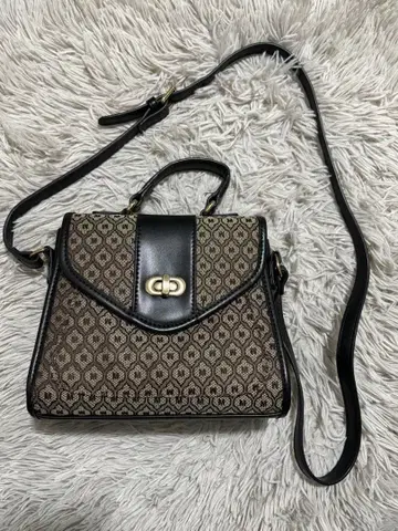 moussy 모노그램 디자인 숄더백