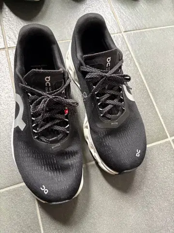 On 클라우드몬스터 2 블랙 러닝화