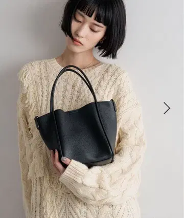 블랙 핸드백 숄더 스트랩 포함