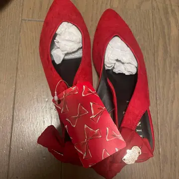 디즈니 빨간색 스웨이드 펌프스