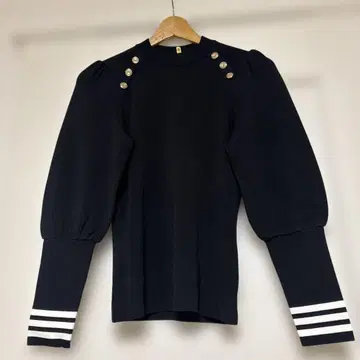 BORDERS at BALCONY 블랙 컬러 니트탑 36