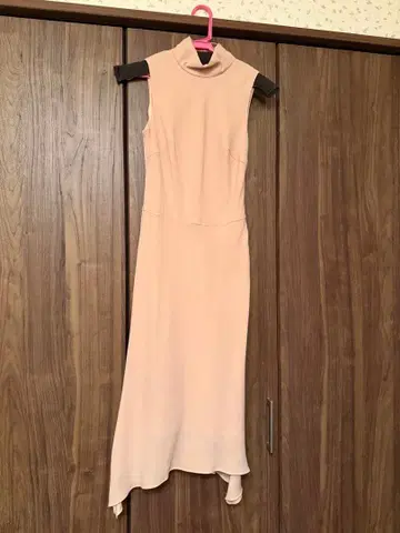 ROPE 살몬 핑크 하이넥 비대칭 드레스