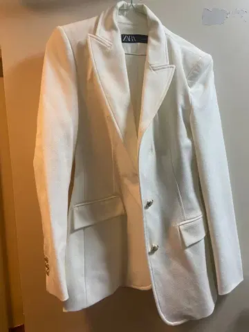 ZARA 화이트 자켓