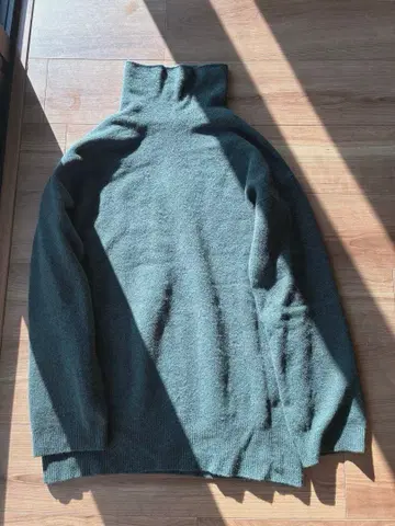 ELIN 다크 그린 터틀넥 스웨터