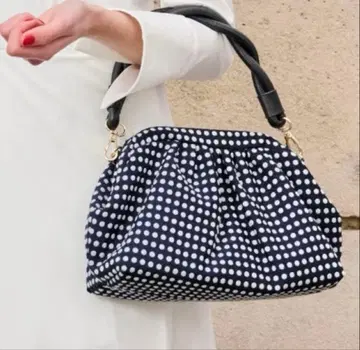 젠느 도트 무늬 가마구치 백 네이비