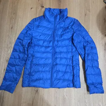 유니클로 울트라 라이트다운 자켓 M 사이즈