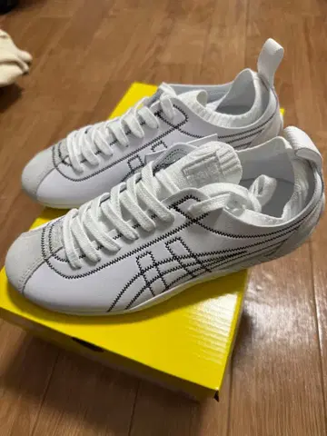 오니츠카타이거 SCLAW 1183B969 화이트/블랙 스니커즈