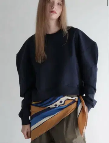 AMOMMA 맨투맨 네이비