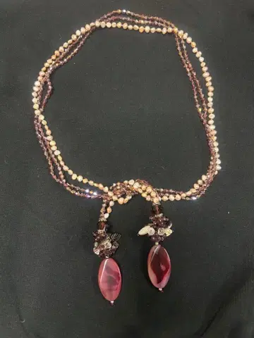 핑크 계열 다층 목걸이와 귀찌 세트