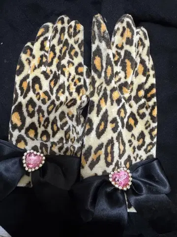레오파드 무늬 장갑 핑크 하트 스톤 부착 중고품
