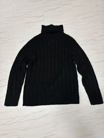 새상품 블랙 리브 터틀넥 스웨터