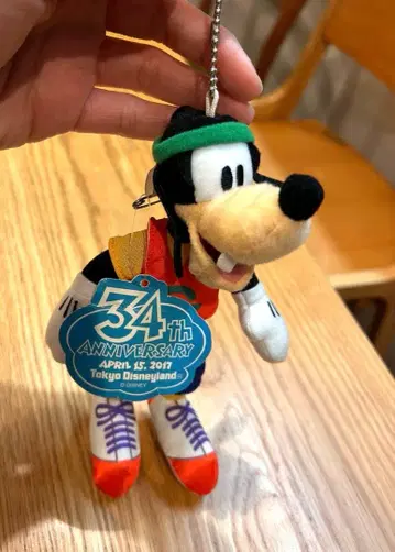 디즈니 구피 인형 배지 투운타운 34주년