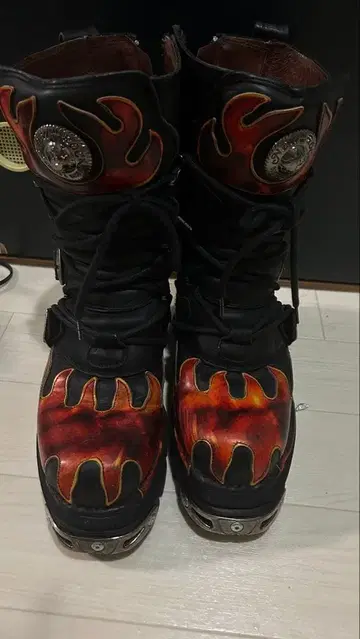 뉴락 NEWROCK 파이어 패턴 하이컷 부츠