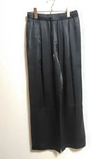 스픽 앤 스팬 새틴 이지 팬츠 블랙