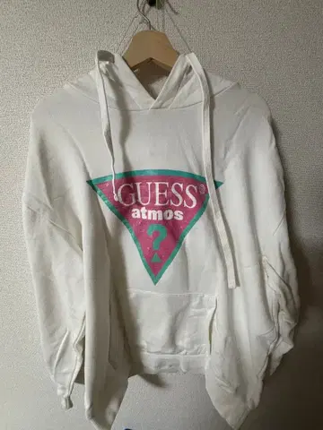 GUESS atmos 콜라보 후드티 화이트