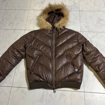 퍼 달린 다운 자켓 숏 기장 브라운