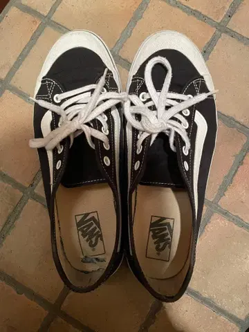 Vans 블랙/화이트 로우컷 스니커즈