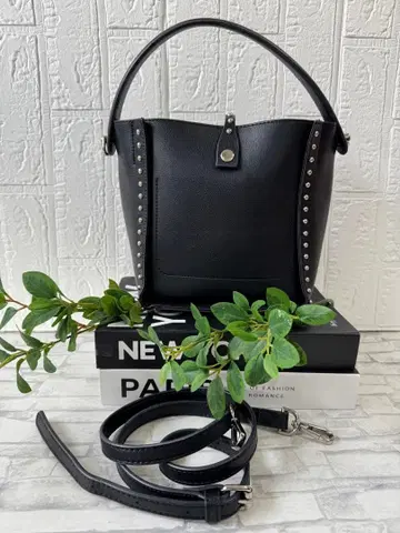 ROSE BUD 스터드 부착 숄더백